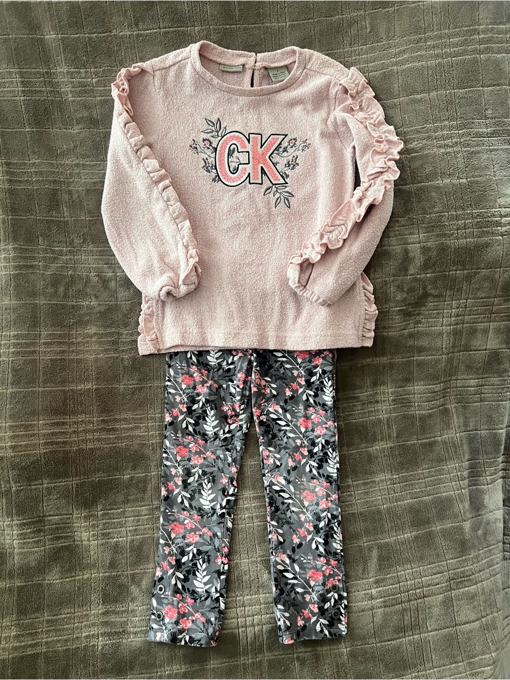 Calvin Klein girls set size 6